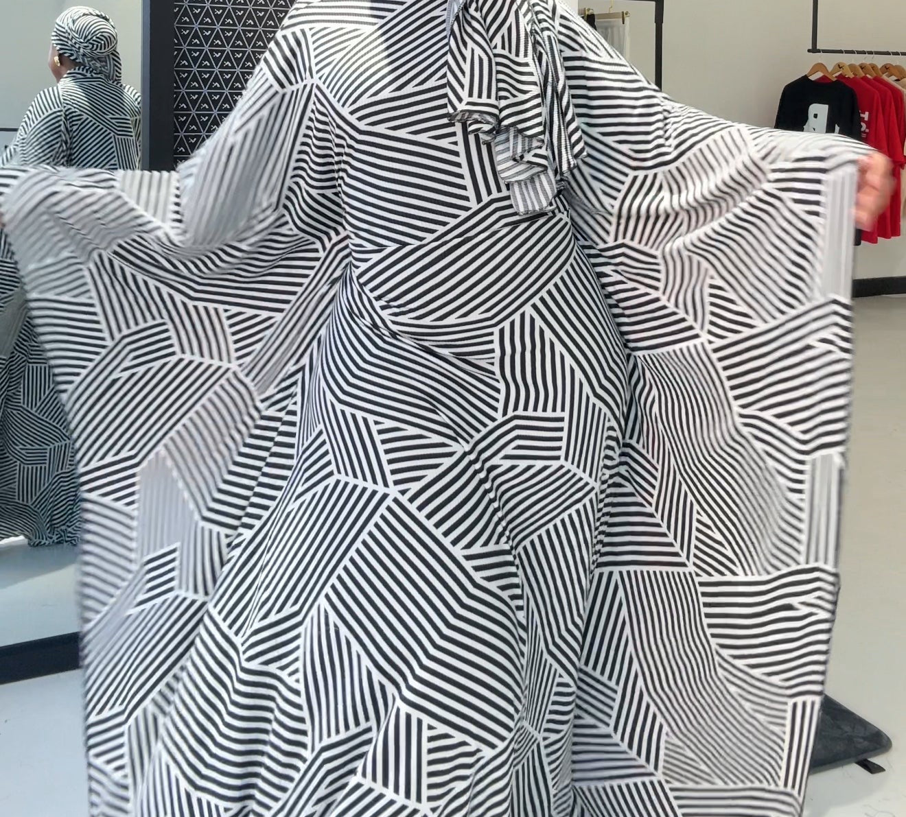 Printed  Lindy- round neck  (regular &short)