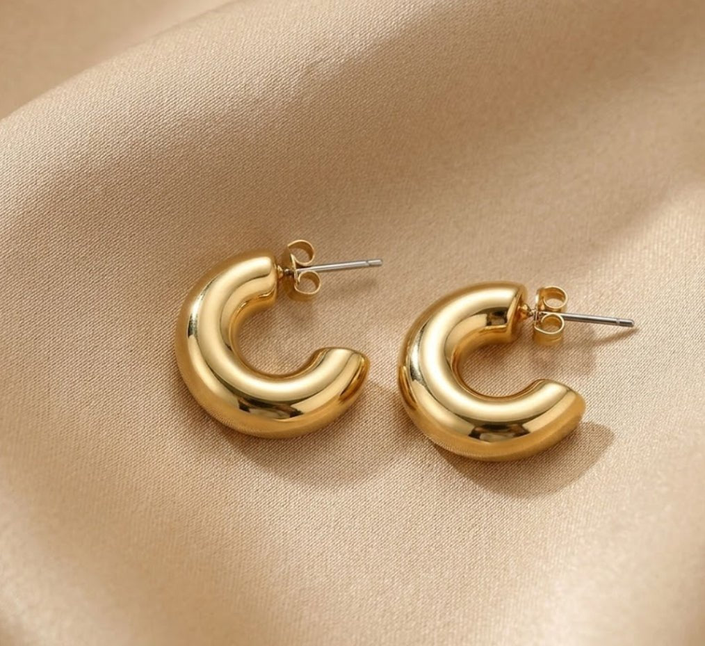 Small Minimalist Gold Hoops - Tol'thema