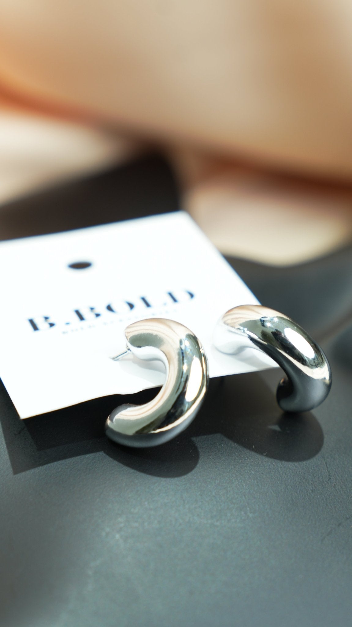 The Silver earring - Tol'thema
